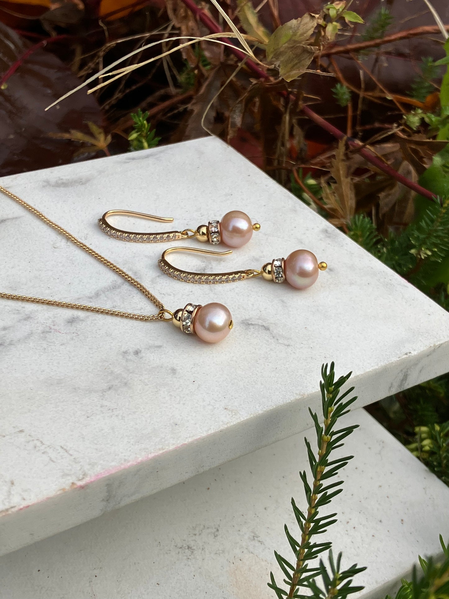 Bauble Necklace | Pink pearl | Wisdom